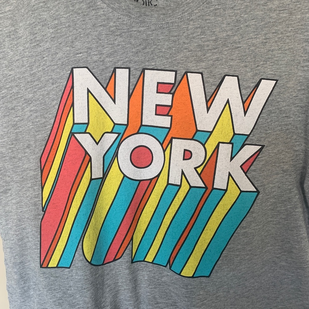 New York Graphic Crop Top Women's in size x-small - Picture 2 of 4